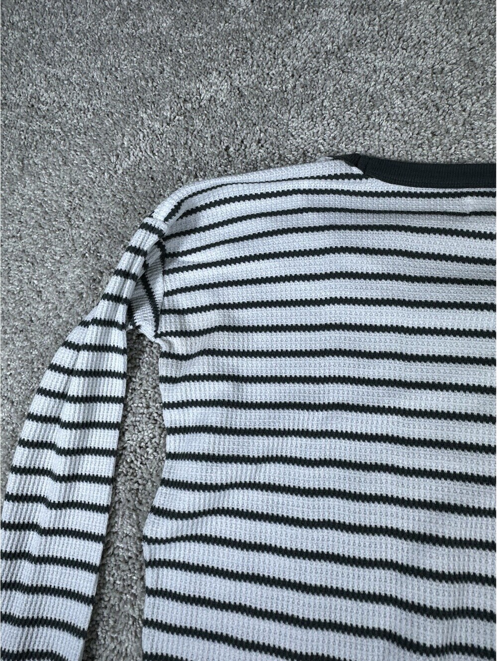 Lou & Grey Women’s Shirt Size Small Short Sleeve Gray and White - Picture 10 of 12